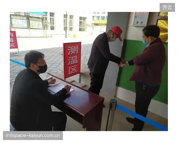 防守悍将阿德南是中场屏障，他的扫荡能力是保护防线的第一道关卡。